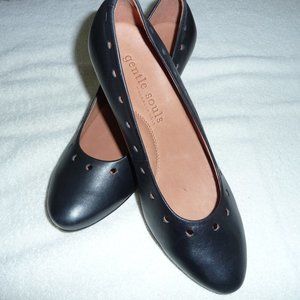 Gentle Souls by Kenneth Cole "Reno" Pumps